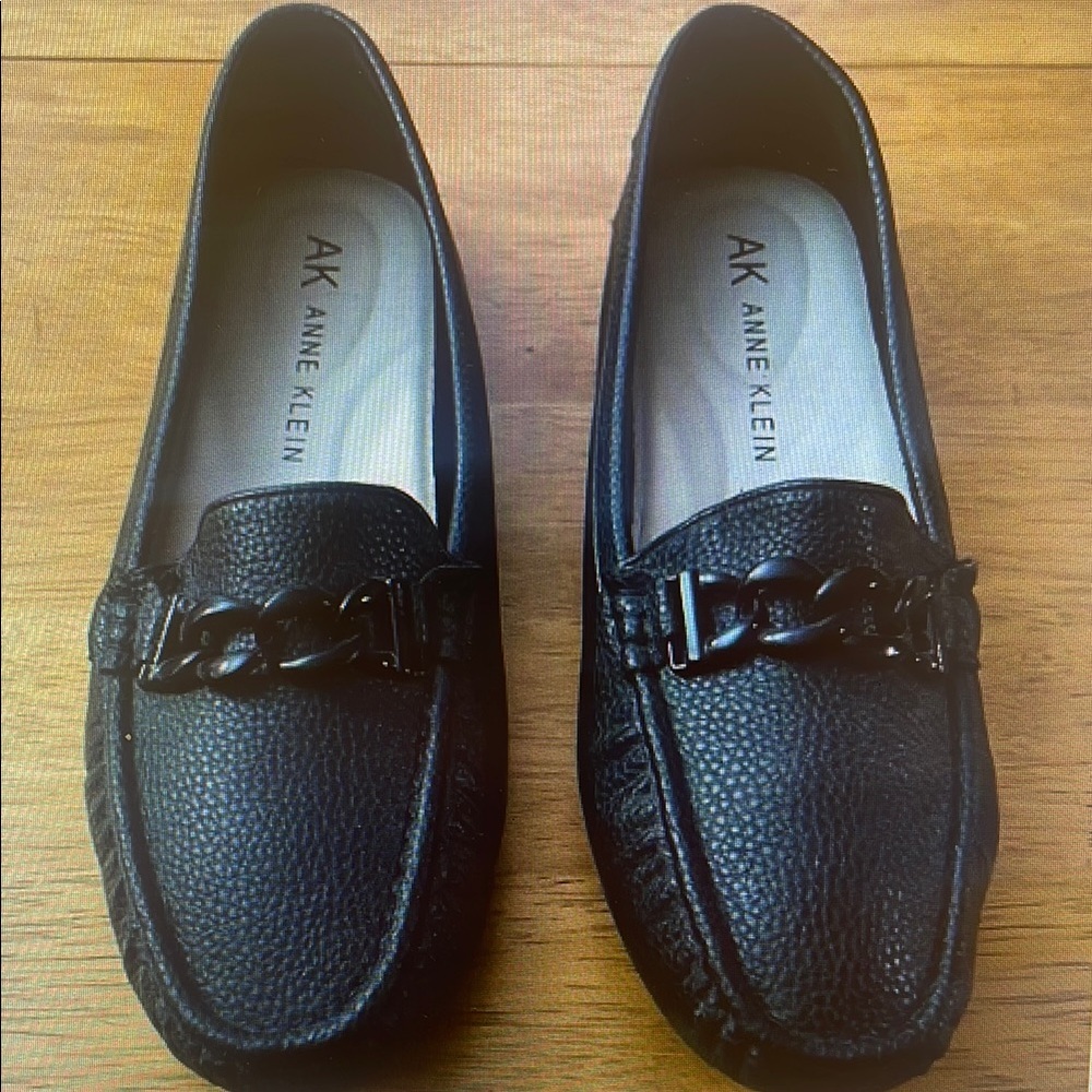 Black Leather Moccasins with Chain Detail